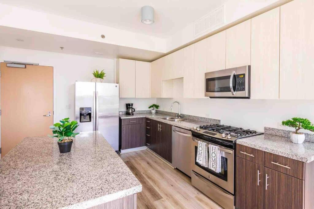 Luxury High Rise Amazlng Views & Secured Parking Apartamento Los Ángeles